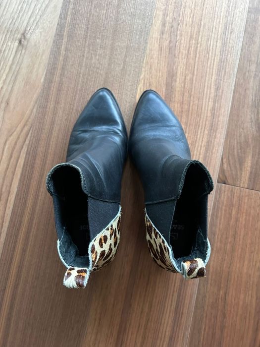 Botins com detalhe leopardo