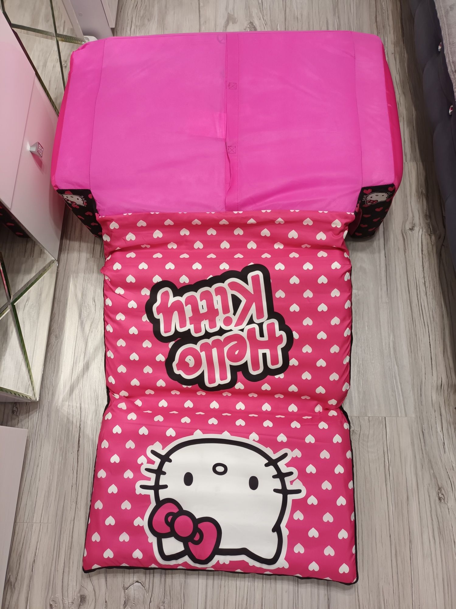 Fotel, łóżko, materac Hello Kitty