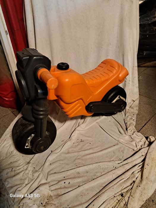 Brinquedos ( carrinhos e outros ) para criança