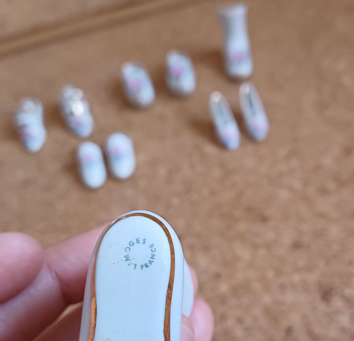 Miniaturas porcelana limoges France, sapatos, socas, botas, chinelos..