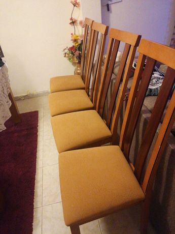 4 Cadeiras de madeira para sala de jantar/estar