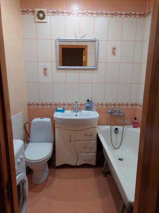 Продам 1 комнатную ХТЗ . Месторасположение очень хорошее