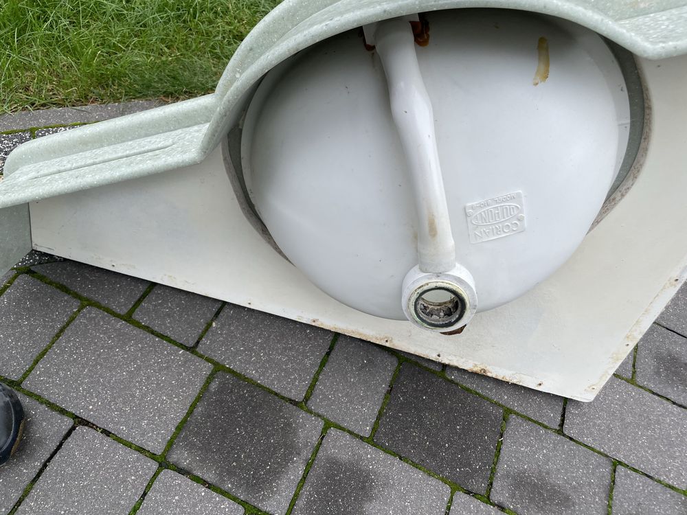 Umywalka z blatem CORIAN.