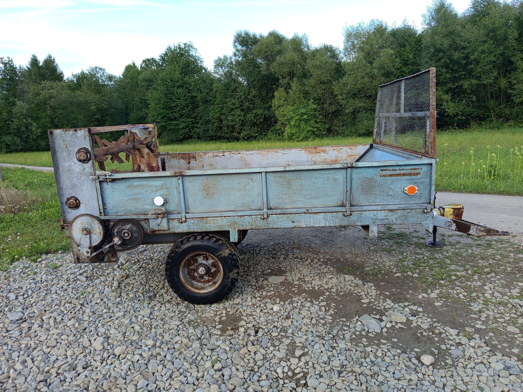 Rozrzutnik obornika 2t 2,5 tony mały transport fabryczny