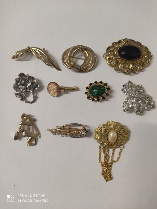 Брошки вінтажні по 150 грн.