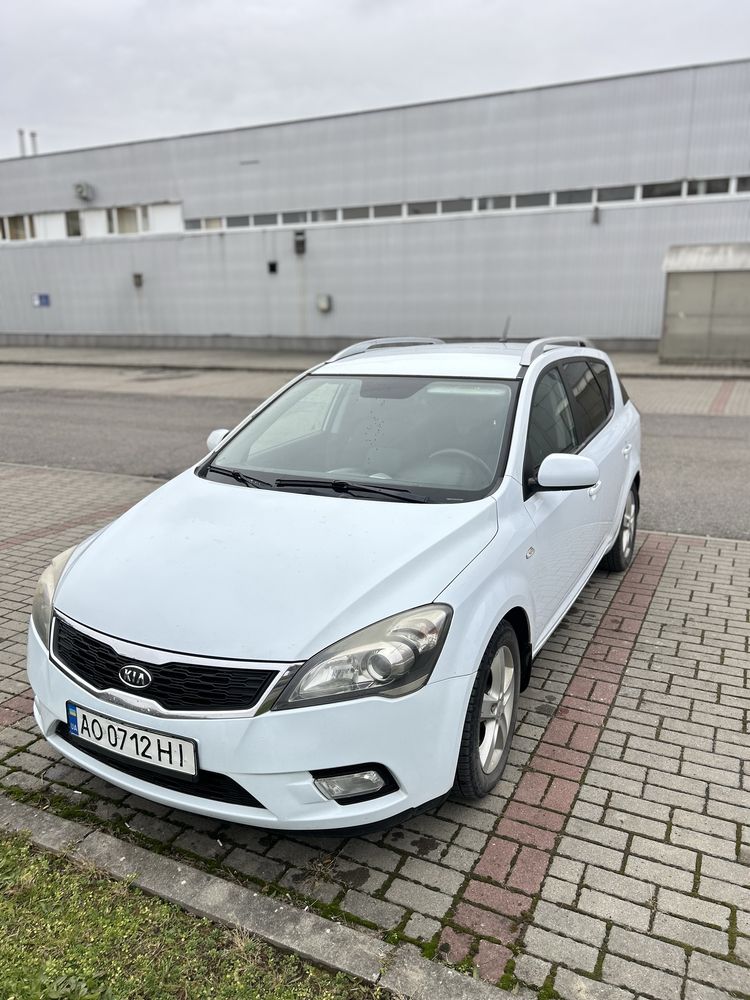 Kia ceed автомобіль