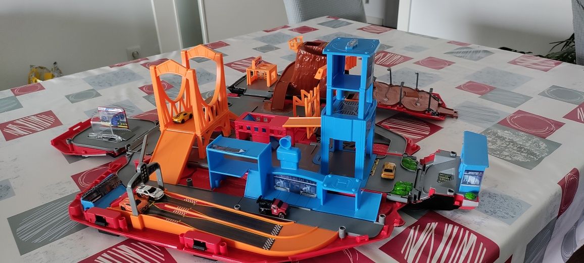 Carrinha Micro Machines com carros