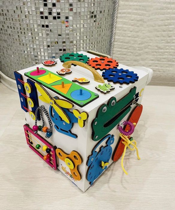 Продам дитячій розвиваючий бізікуб