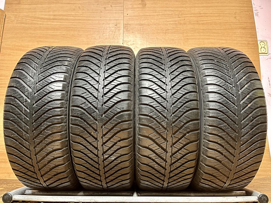 205/55 R 16 Goodyear Vector 4Seasons Всесезонні шини комплект