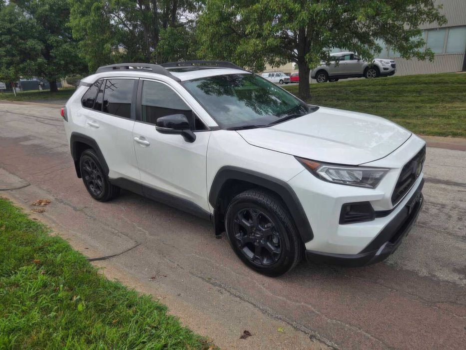 Toyota RAV4      2021