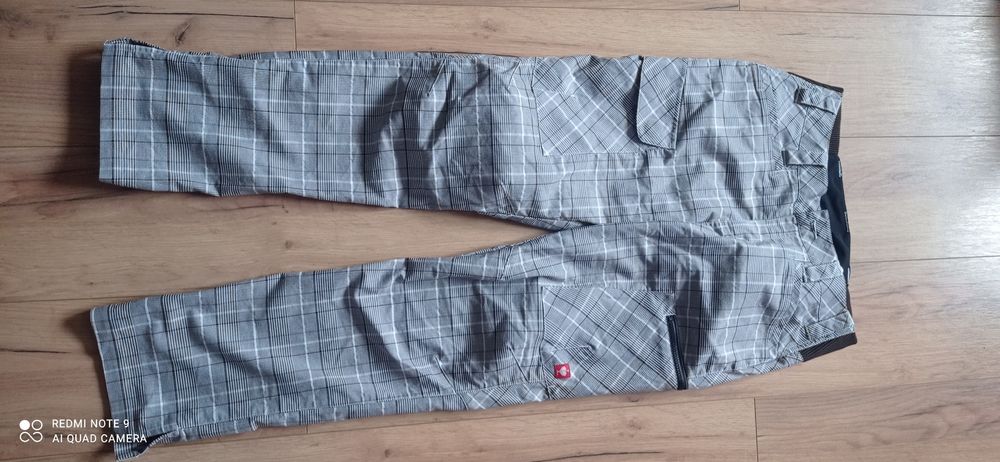 Spodnie damskie w kratę