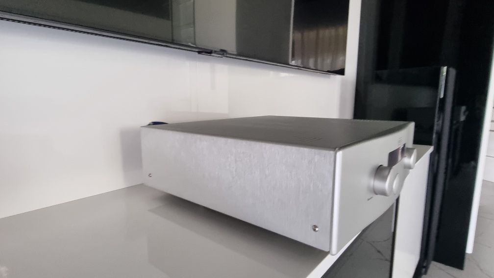 Wzmacniacz Hegel H200