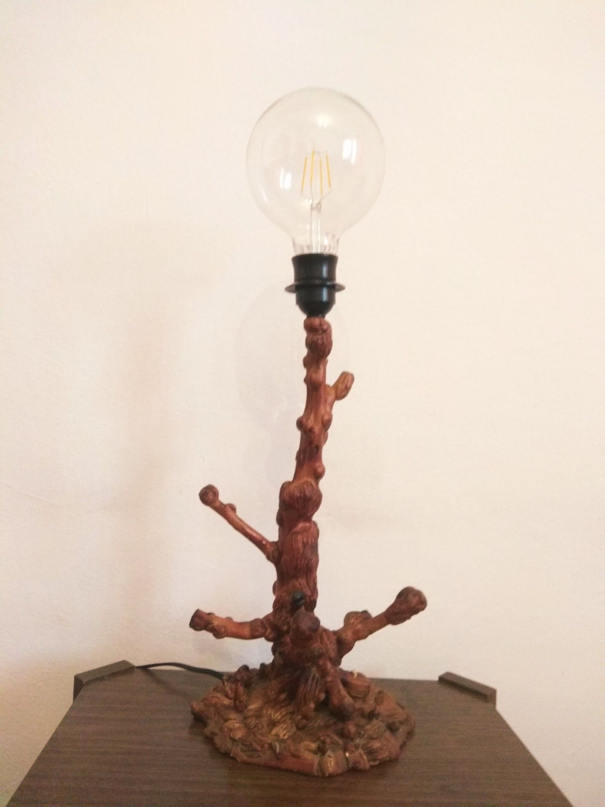 Lampa z korzenia drzewa