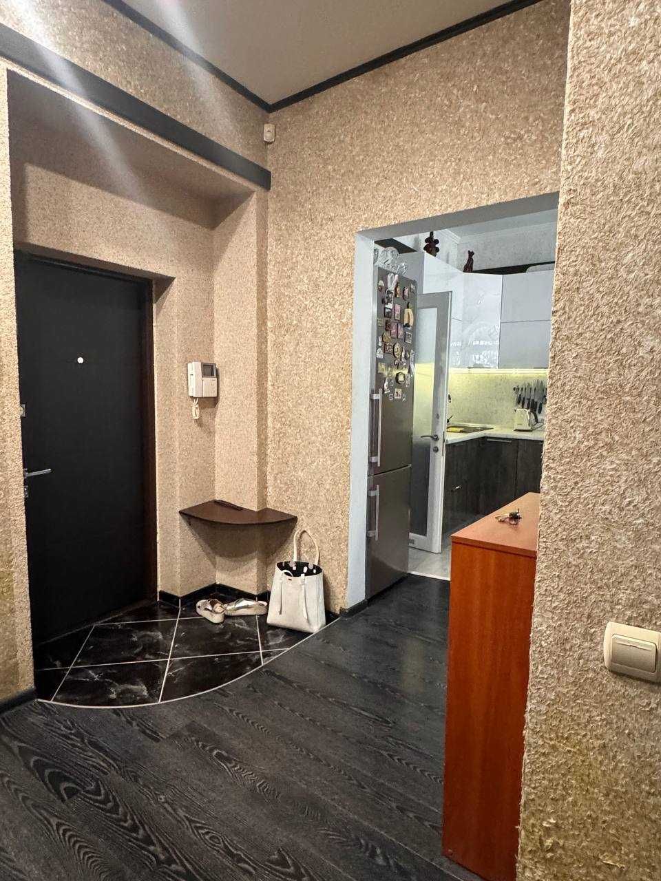 2 комн квартира в ЦЕНТРЕ! Чистый двор, крепкий дом!!