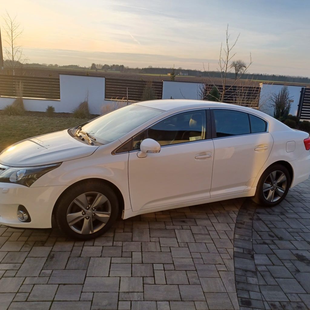 Toyota Avensis 2.0 Diesel 124KM 2014r