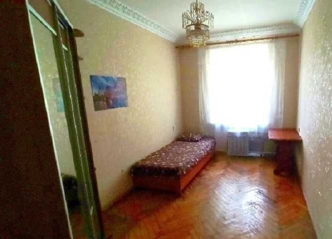 Продам 3х ком. кв-ру (Сталинка)в центре, ул. Независимой Украины 3/5