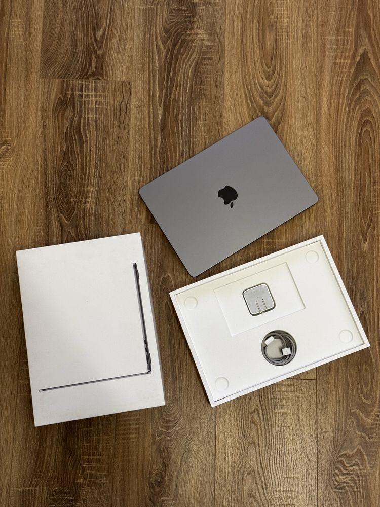 Macbook air M2 2022 8/512