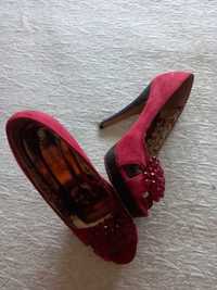 Sapatos vermelho ginga