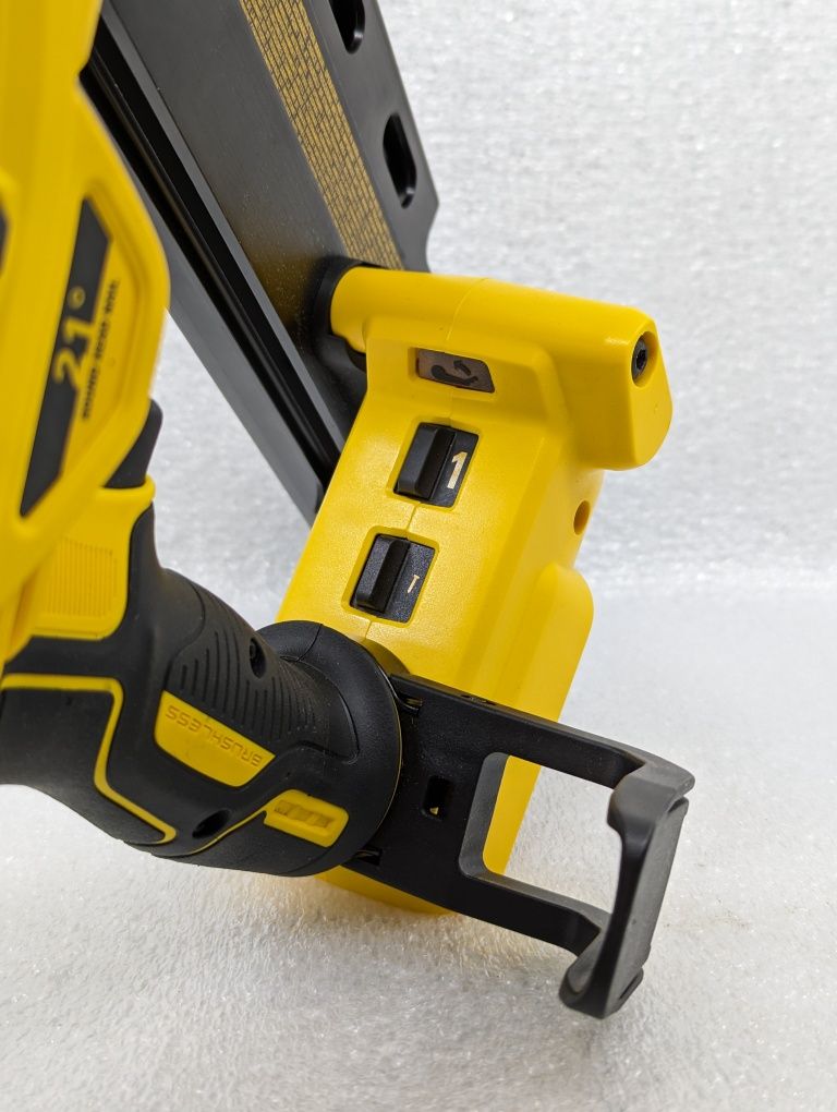 DeWALT DCN21PLB 20V Безщітковий нейлер аккумуляторний забивач цвяхів