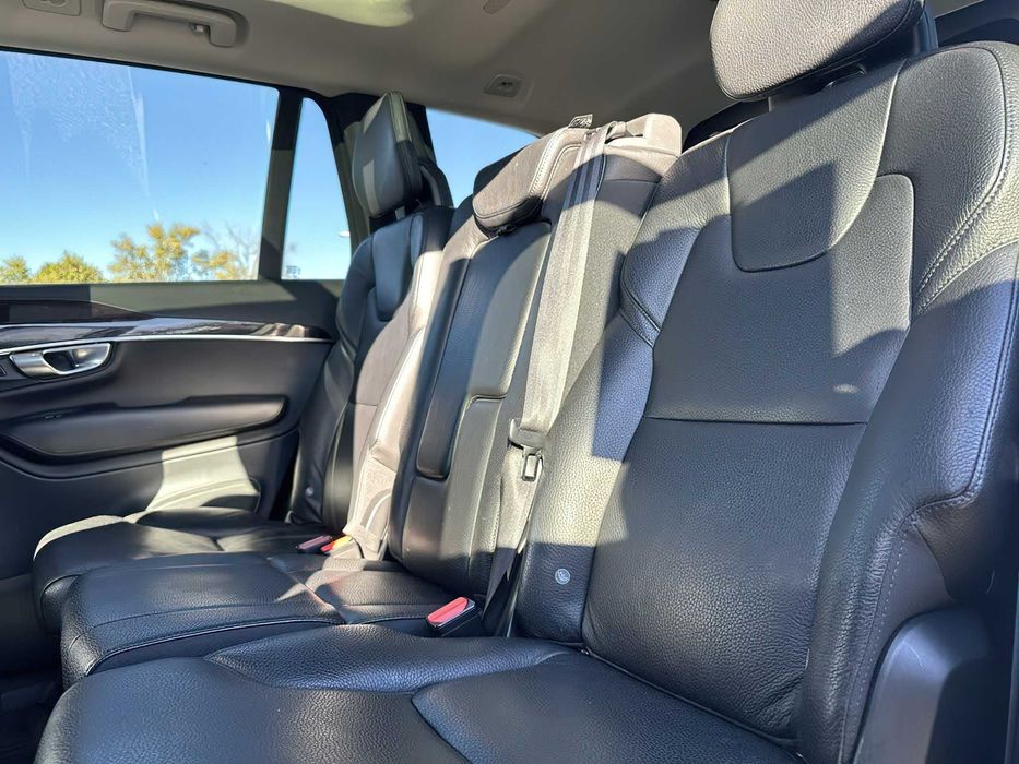 Volvo XC90 Momentum      2019
