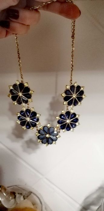 Naszyjnik z motywem kwiatowym