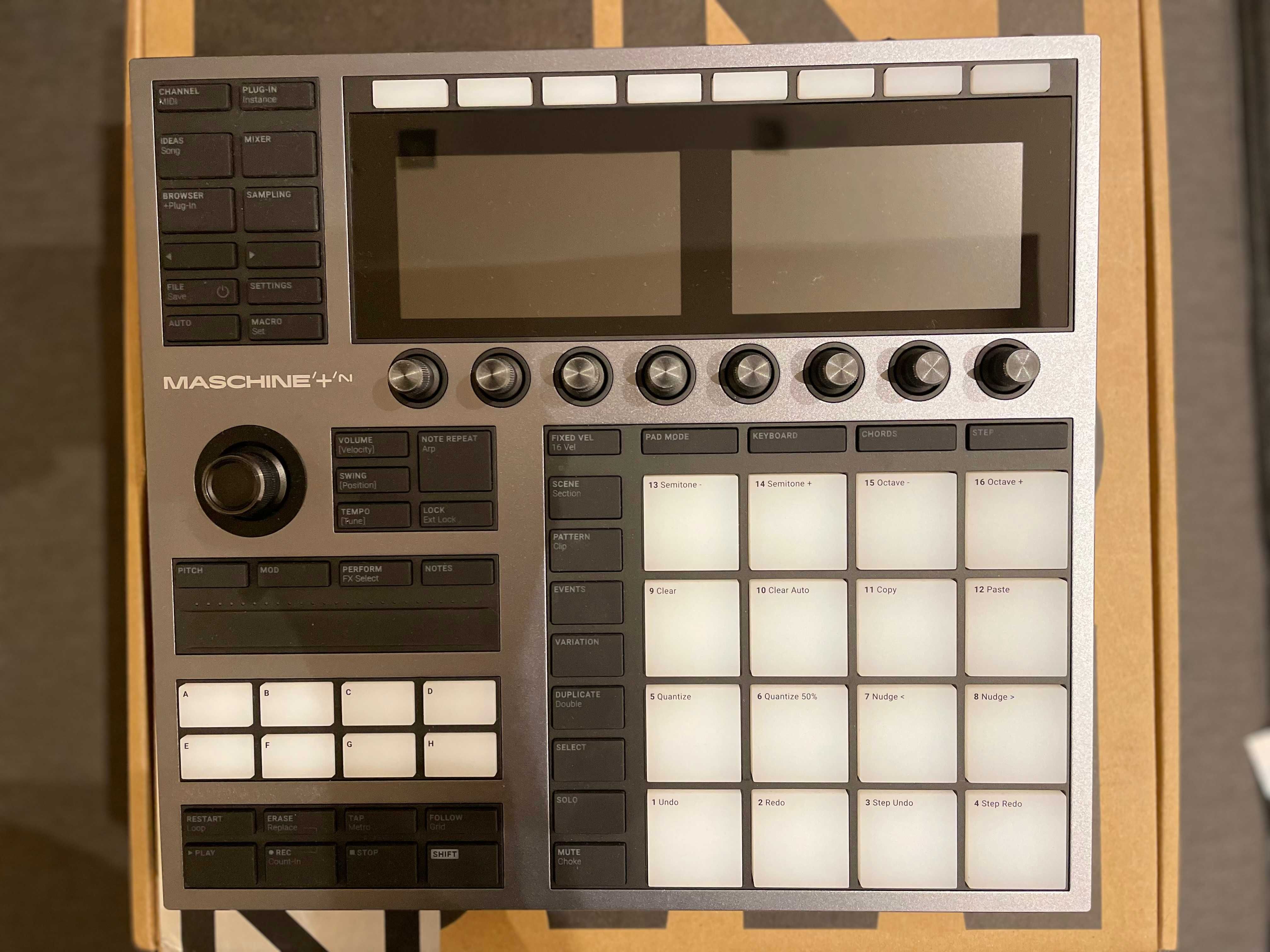 Native Instruments Maschine Plus + захисний Decksaver