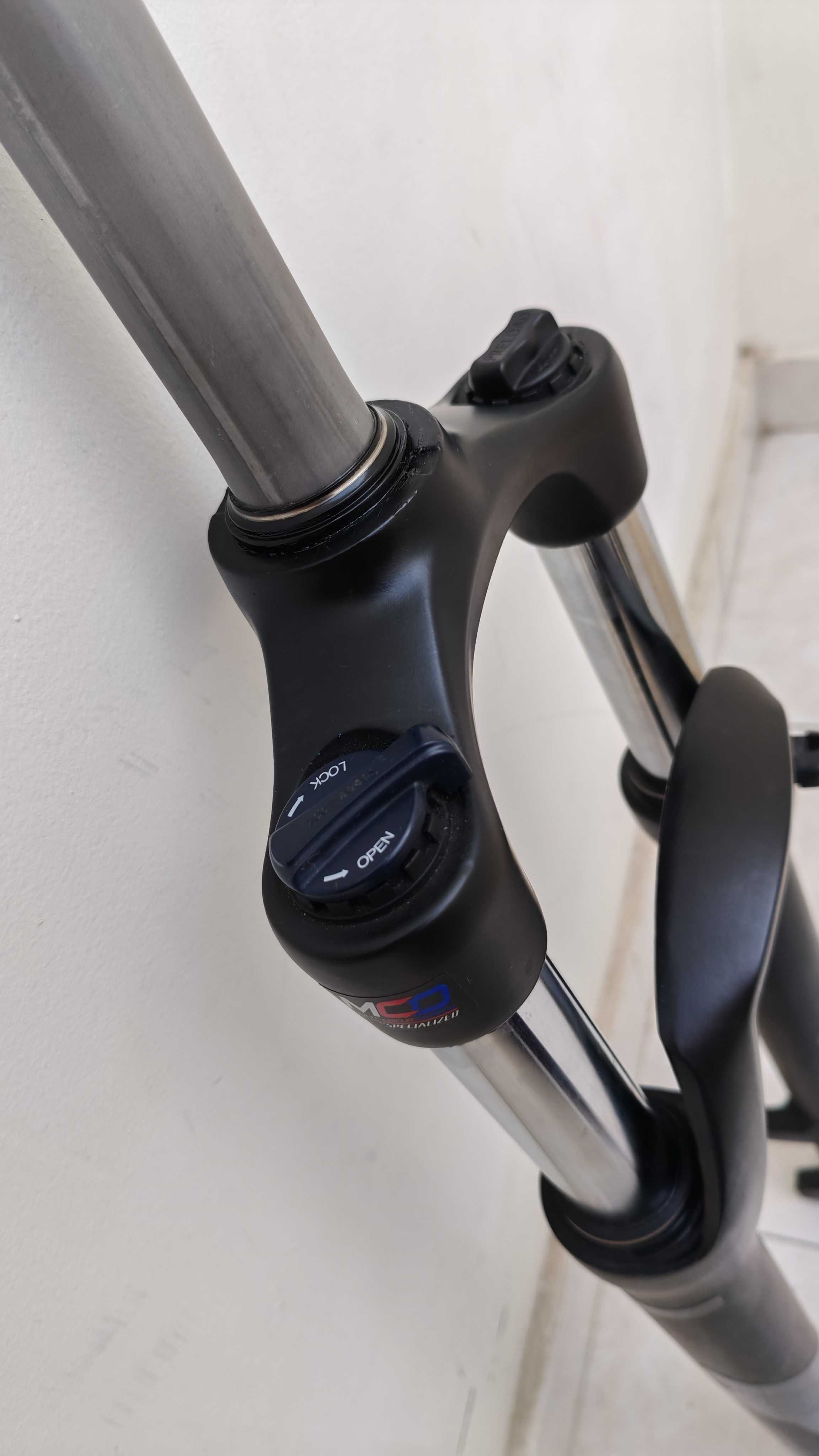 Suspensão Suntour XCM 30 para roda 29 como nova.