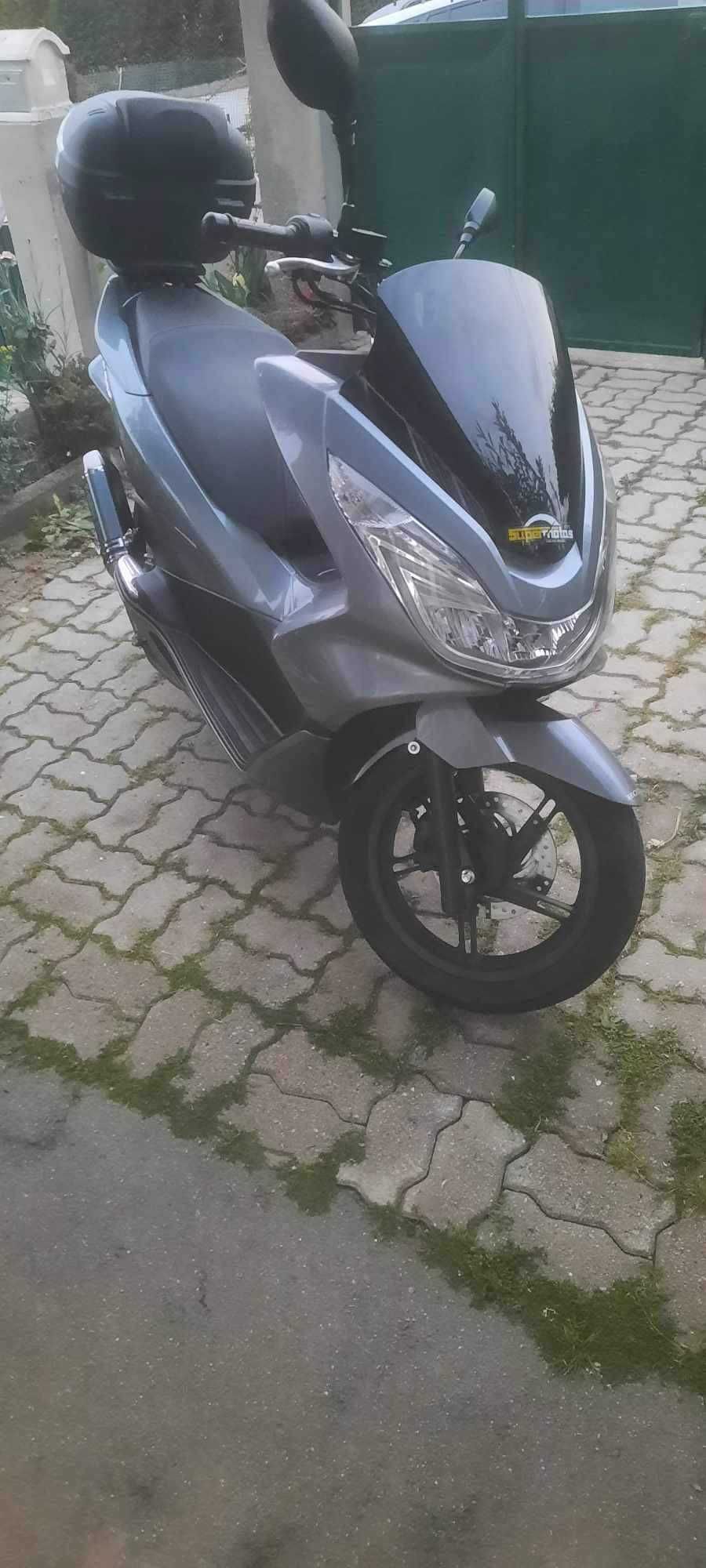 Moto Honda PCX cinza