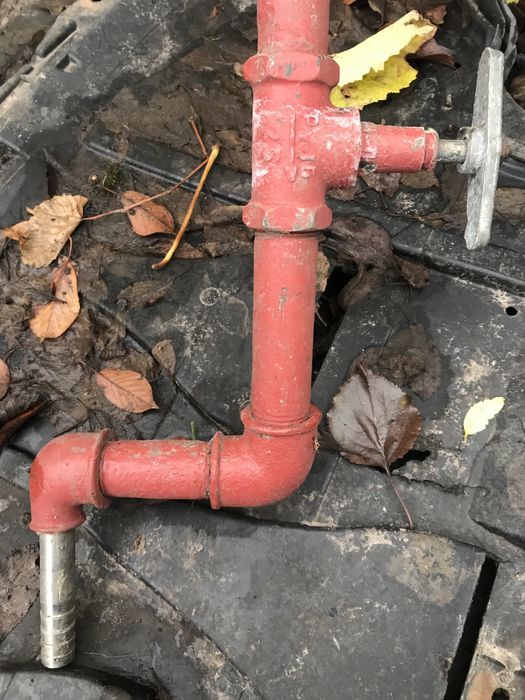 Гусак скважини. Колонка з краном