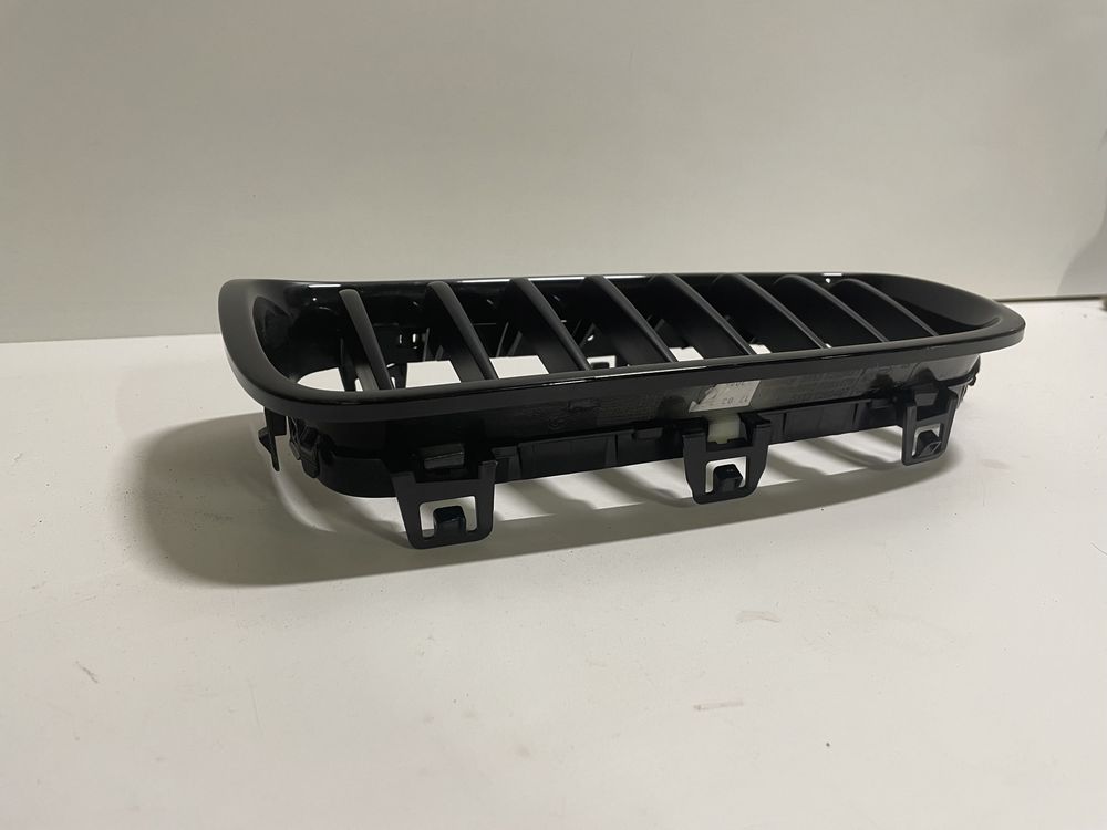 BMW F30 nerka lewa grill