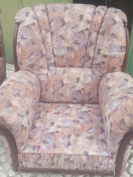 2 sofás  em  tecido  em bom estado