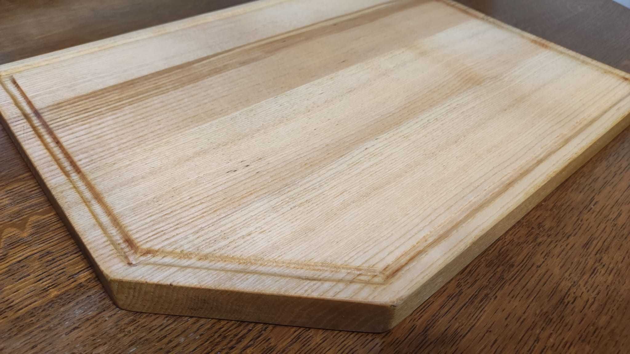 Ładna, naturalna deska do krojenia drewniana odnowiona