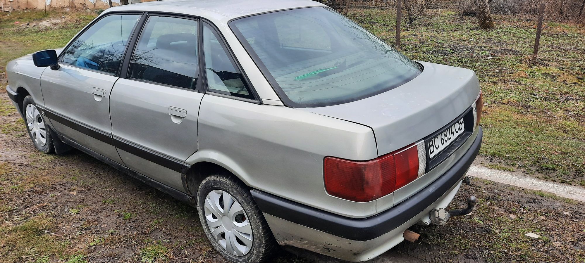 Продам Audi 80 1.8 1987