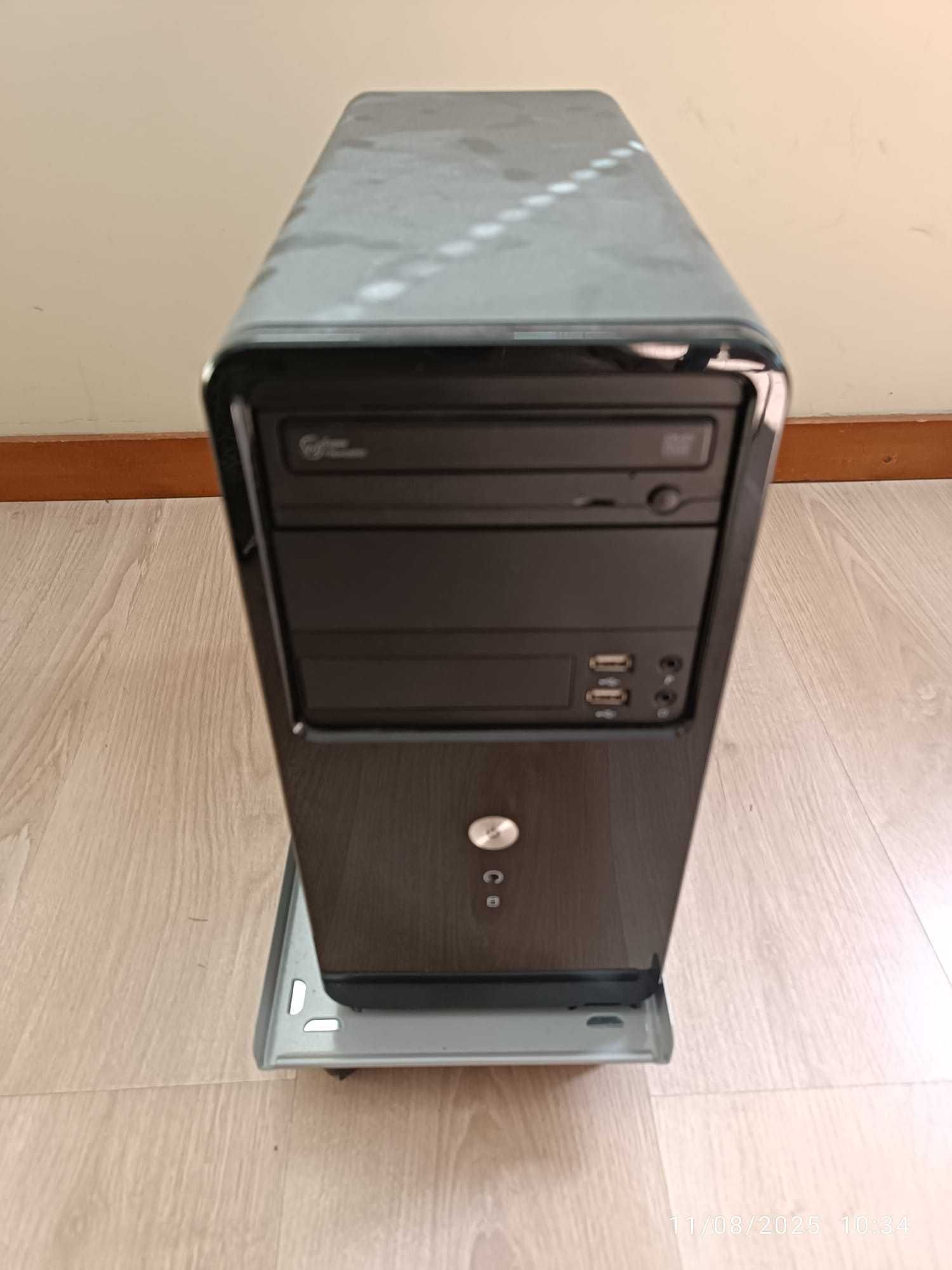 PC + teclado + ecrã