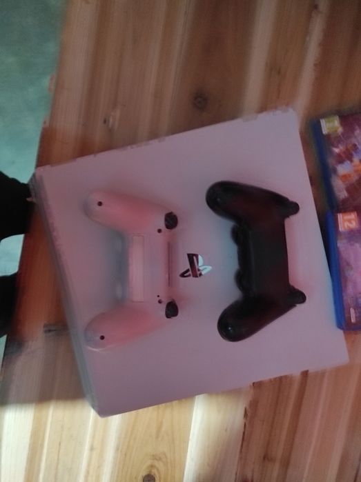 Vendo  ou trocou PS4 pro  pelo o PC que seja bom com jogos ou gamers