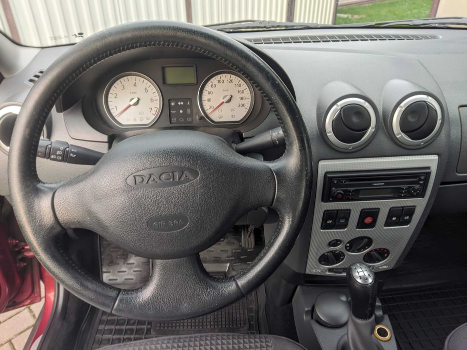 Dacia Logan 2007 рік 1.6 Бензин 77 кВт Седан