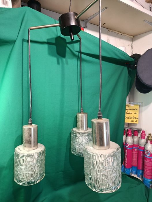 Żarówka szperownia zamknięta Lampa wisząca trzyramienna z żarówkami