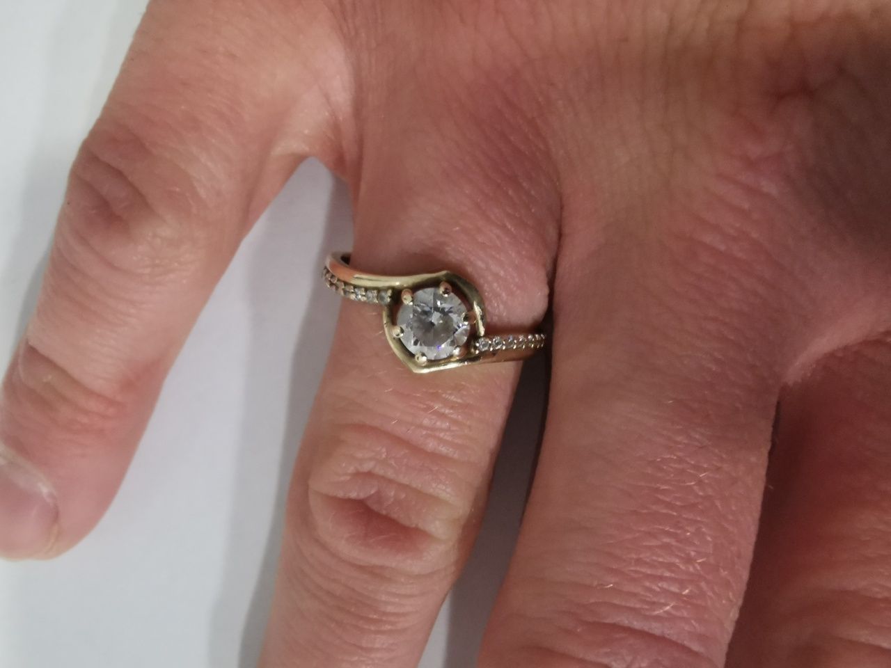 Złoty piekny pierścionek PR585 R18 w 1.71G Okazja