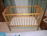 Berço de madeira com colchão (com oferta protetor de cama de menina