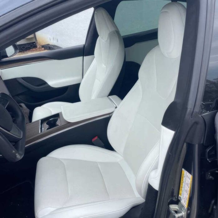 Tesla Model S      2022