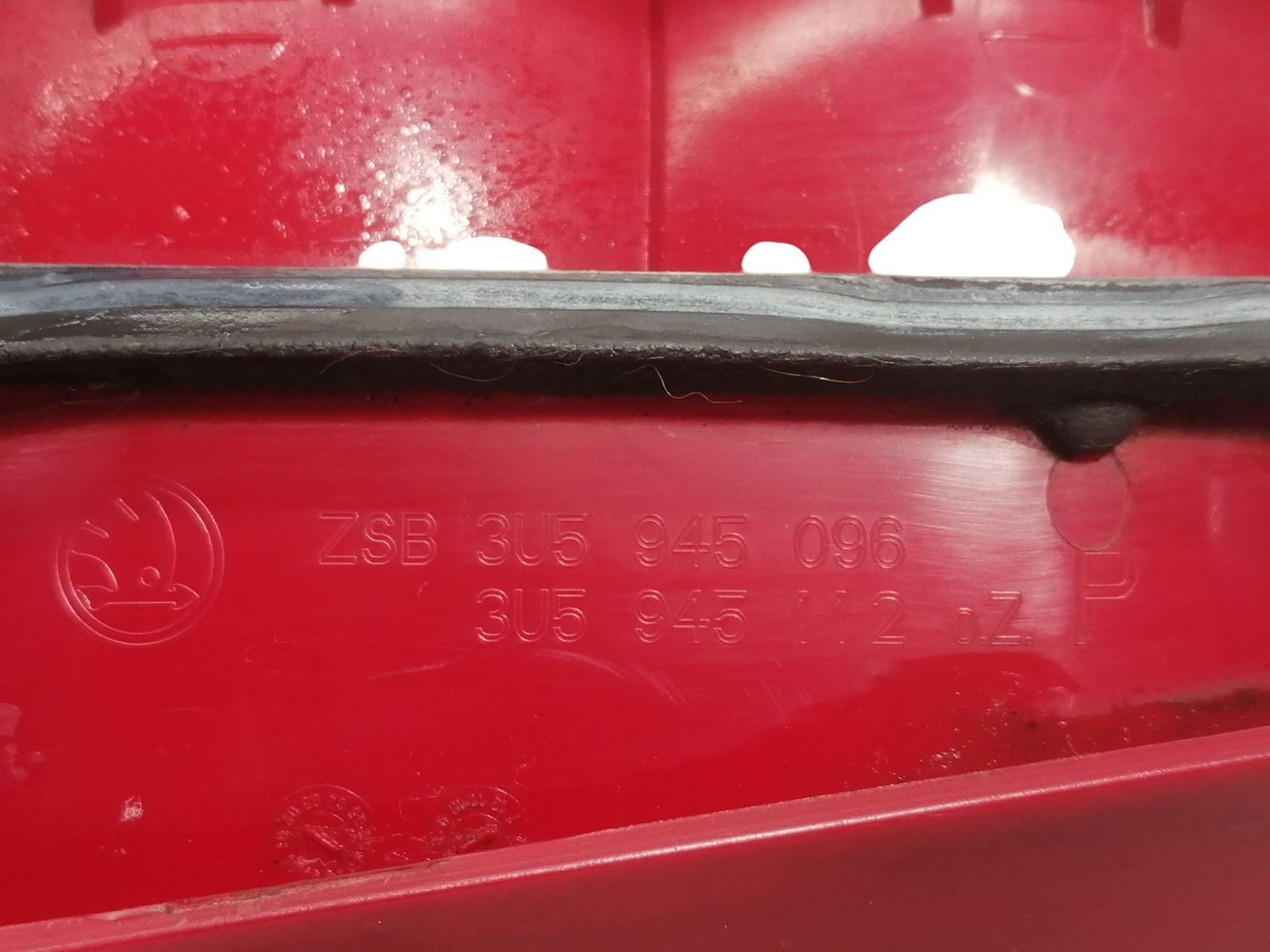LAMPA PRAWA TYLNA TYŁ SKODA SUPERB I 01-08 3U5945096 3U5945112