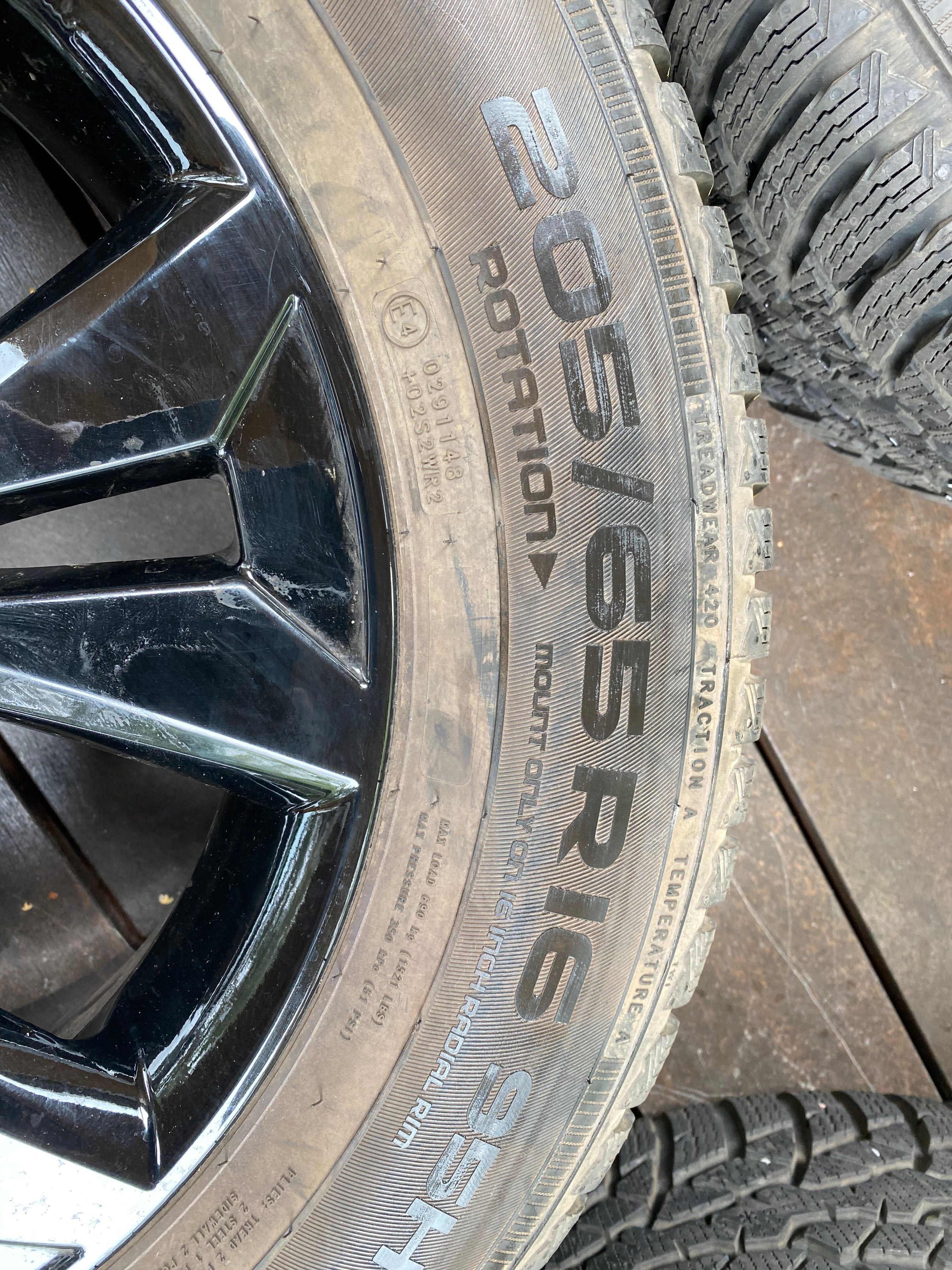 Koła oryginalne zimowe - YARIS CROSS - 205/65/R16 Nokian WRD4 - 8 mm