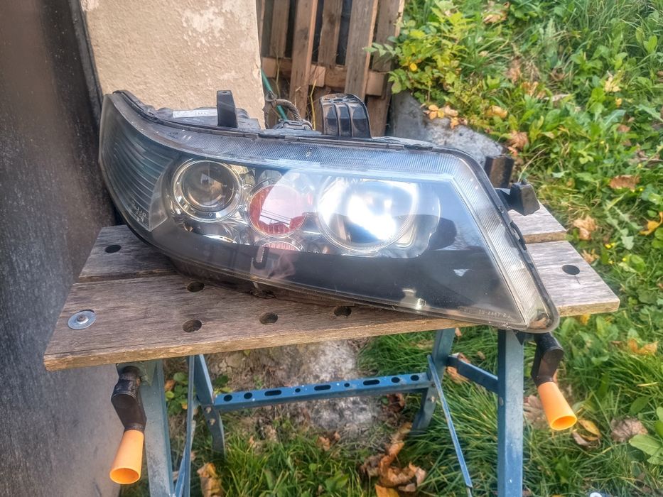 Honda Accord VII lampa przednia prawa TYC