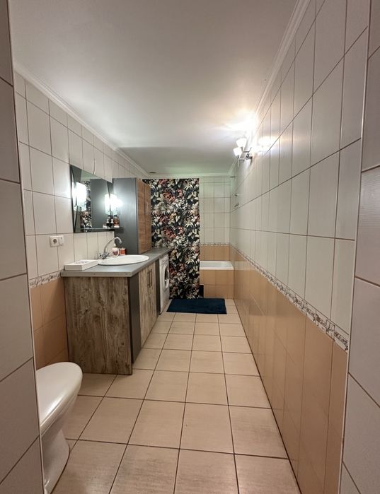 Сучасний просторий будинок для сімї