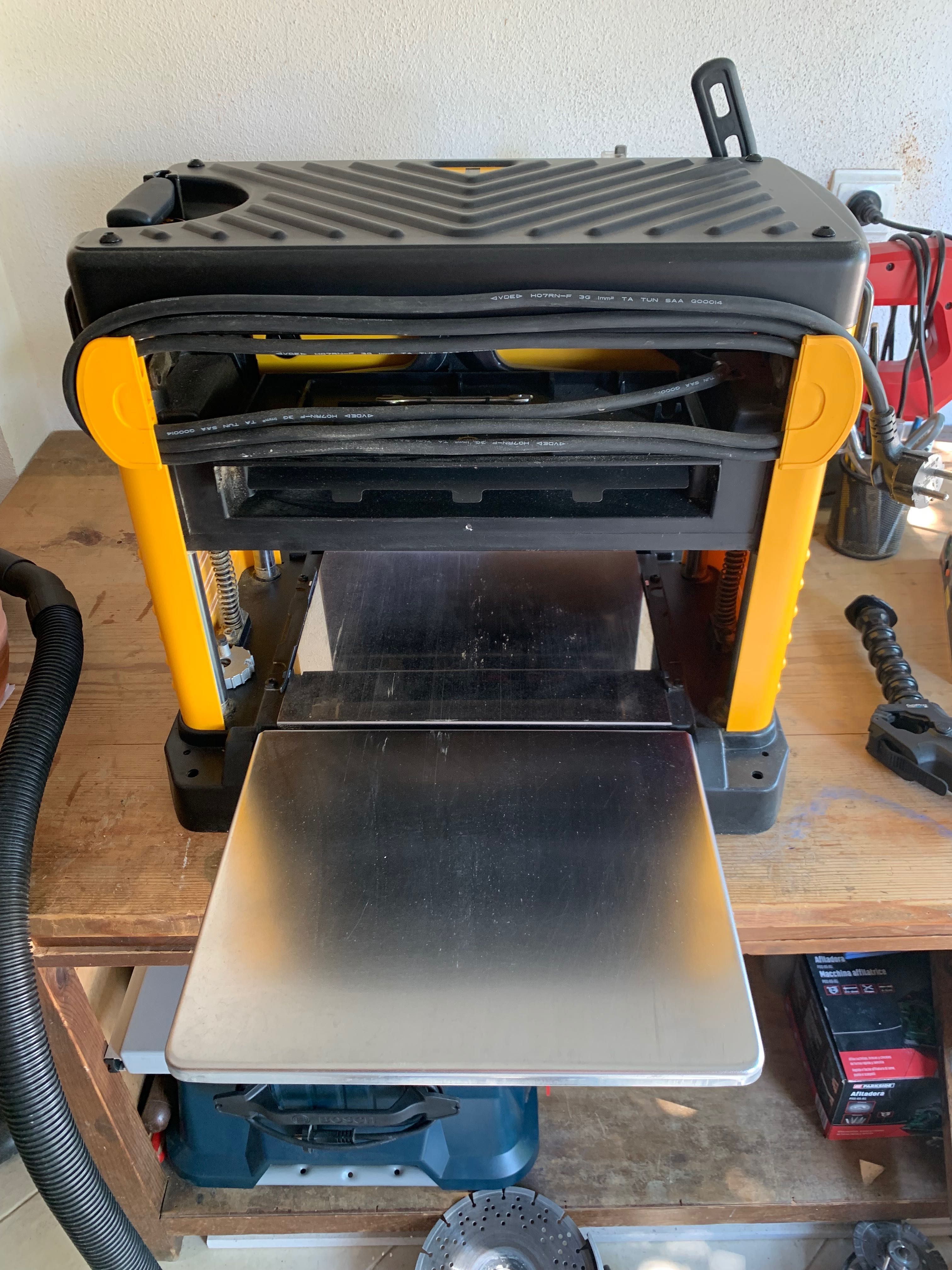 Desengrossadeira Portátil 1800W DeWalt