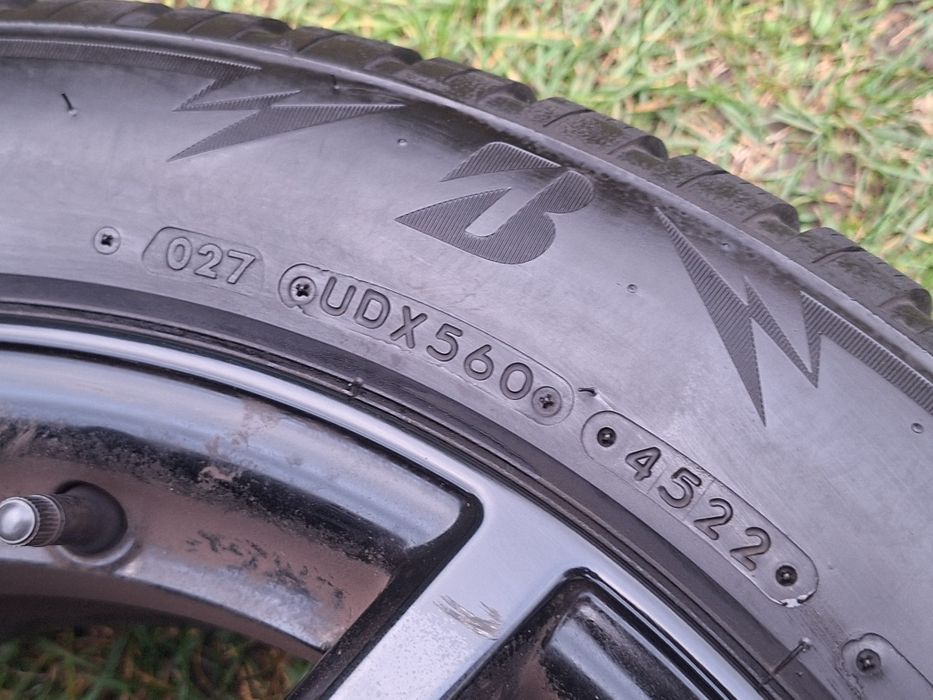Нова зимова пара шин Bridgestone 215 55 16