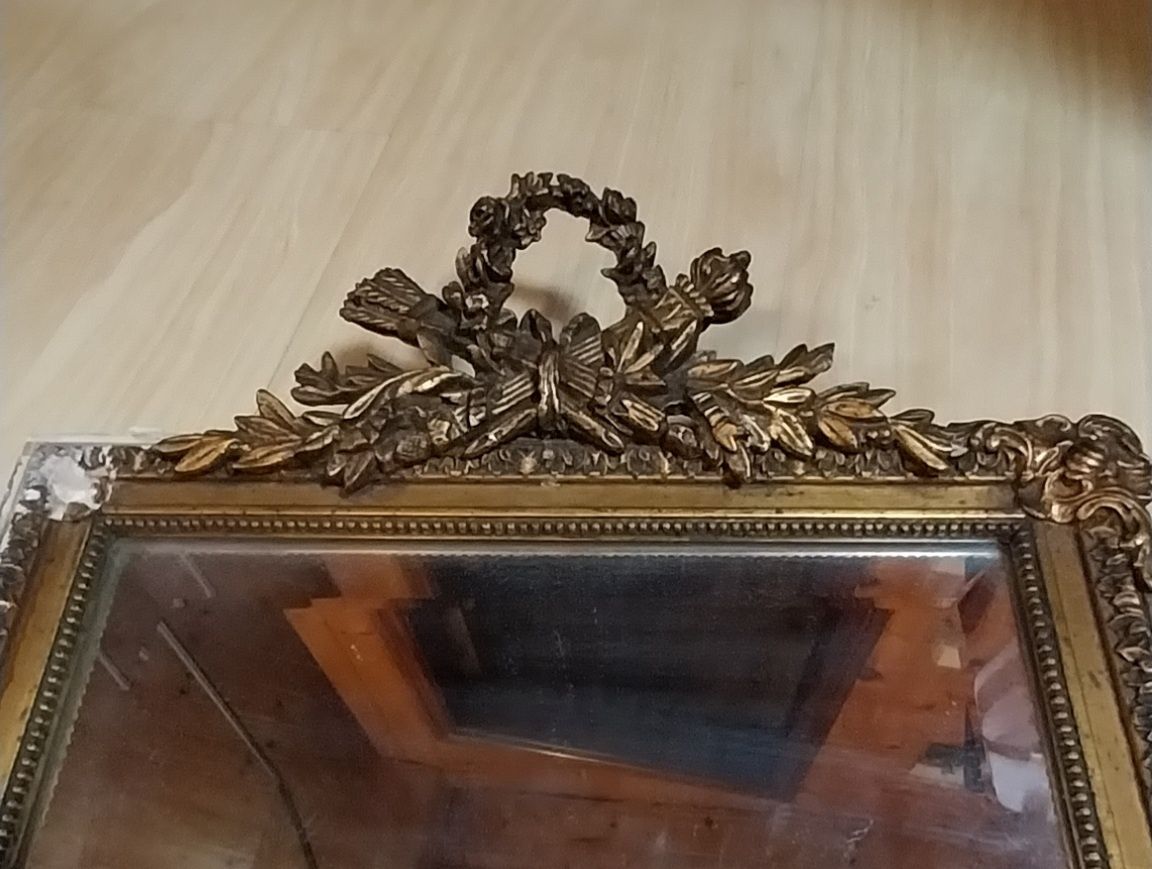 Lindíssimo espelho antigo em gesso dourado