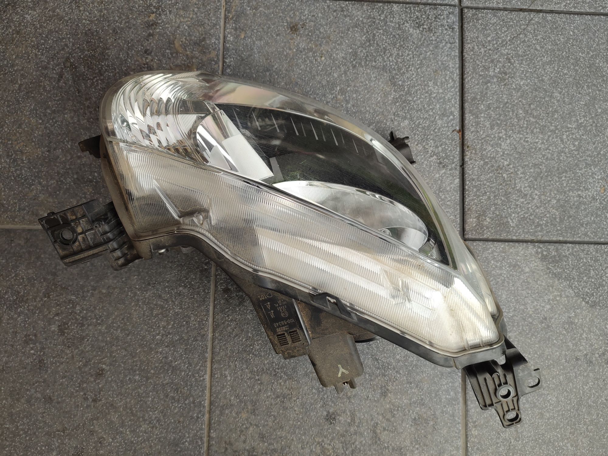 Lampa prawa przednia Suzuki ignis III idealna