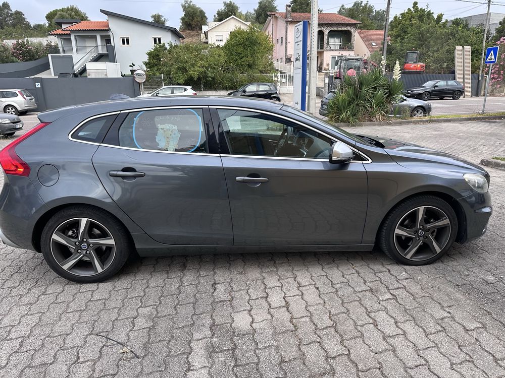 Volvo V40 D2 R-Design