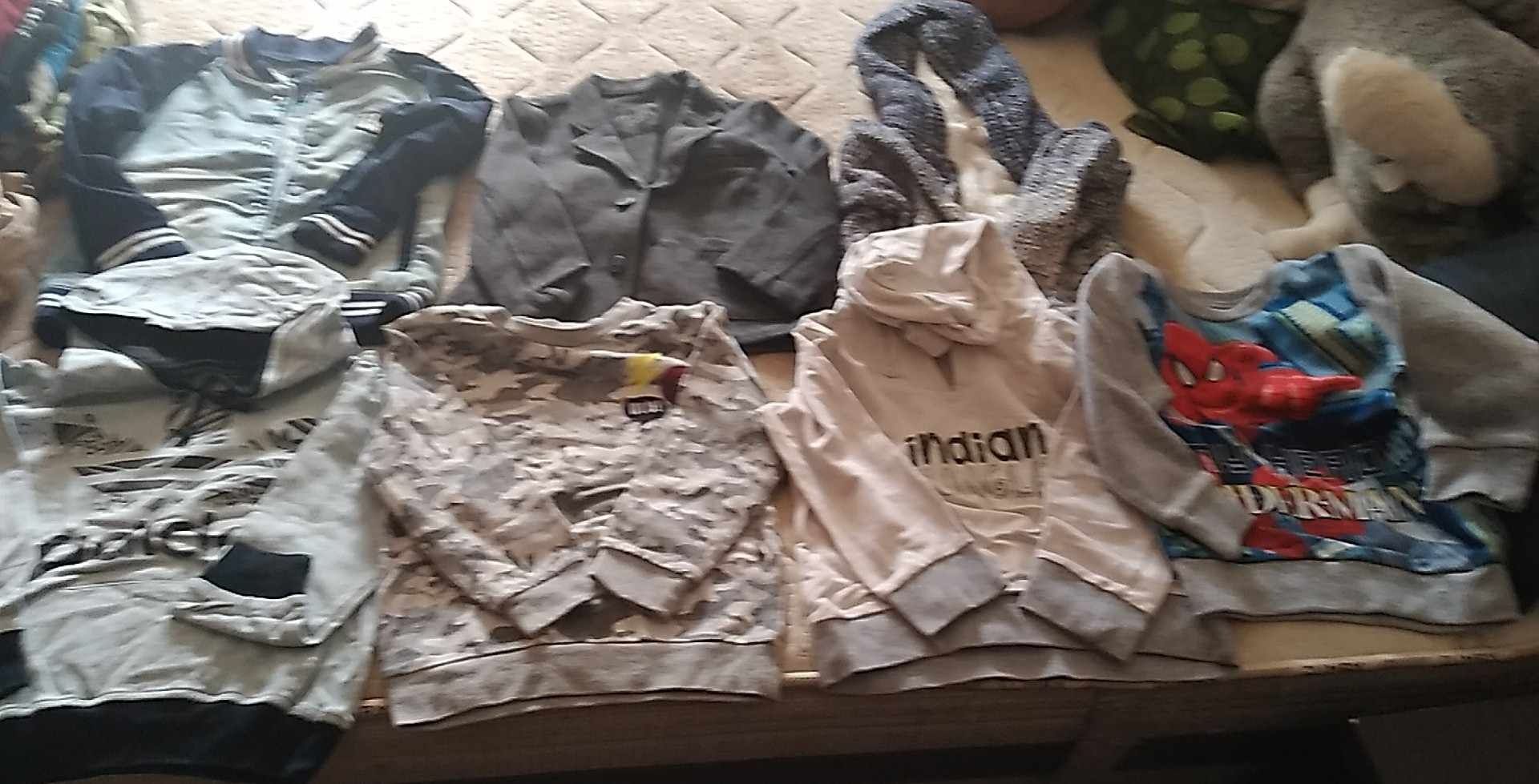 Roupa e calçado crianca